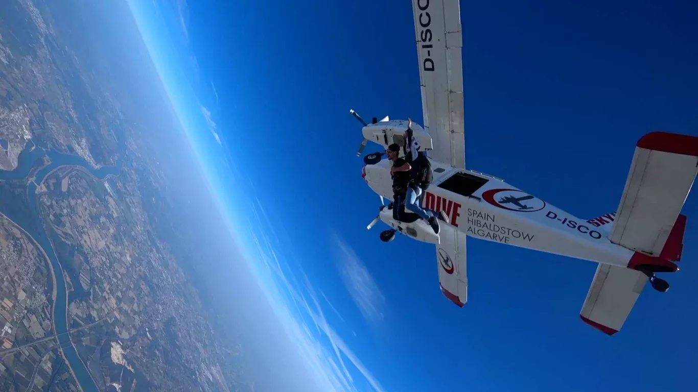 un saut en parachute tandem dans le ciel de Avignon-Pujaut